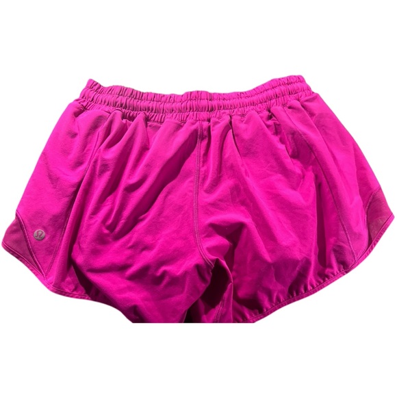 Lululemon Size 6 Hotty Hot Low-Rise Short 2.5" Ripened Raspberry - Picture 6 of 8